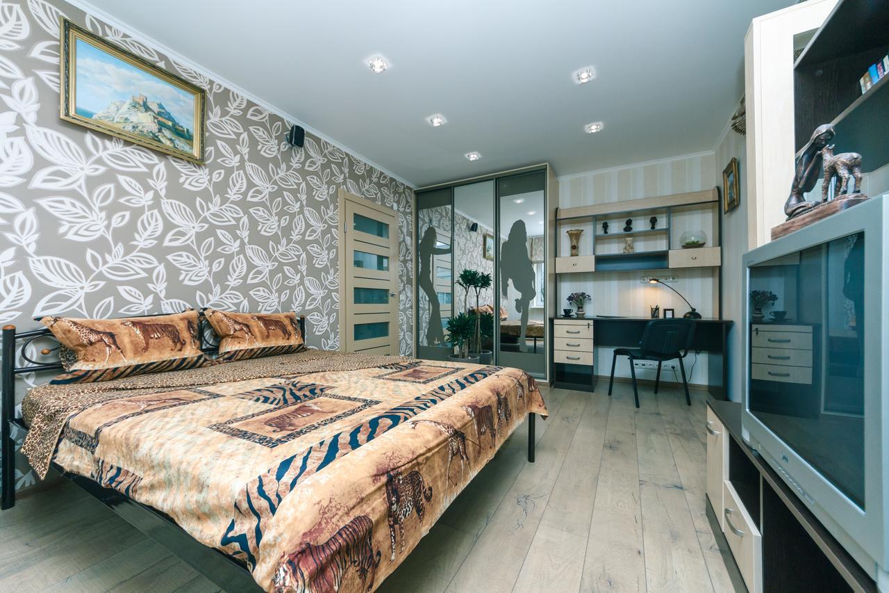 Apartment On Sevastopolska Square Киев Экстерьер фото